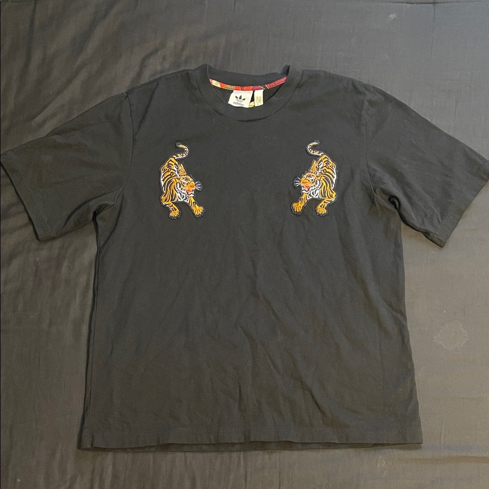 Adidas Mens Black T-Shirt with Tiger Patch Design
